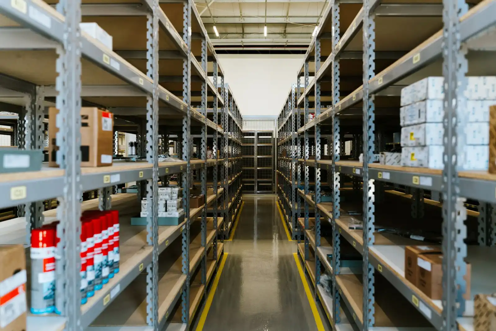 板鞋与帆布鞋产品工艺对比：惜米电商货源优势分析
