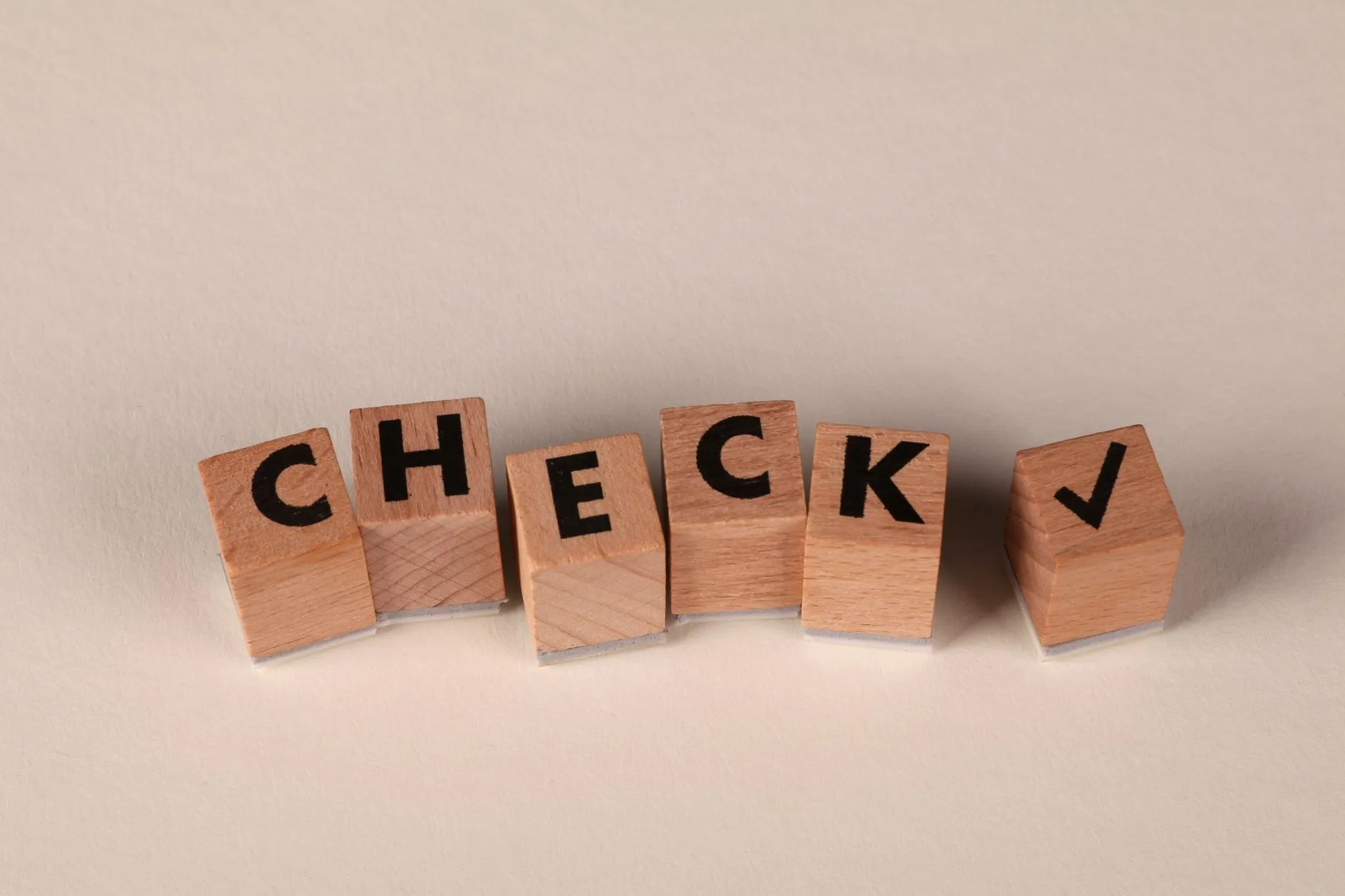 2024年休闲运动鞋市场趋势分析：板鞋与帆布鞋如何引领年轻消费潮流