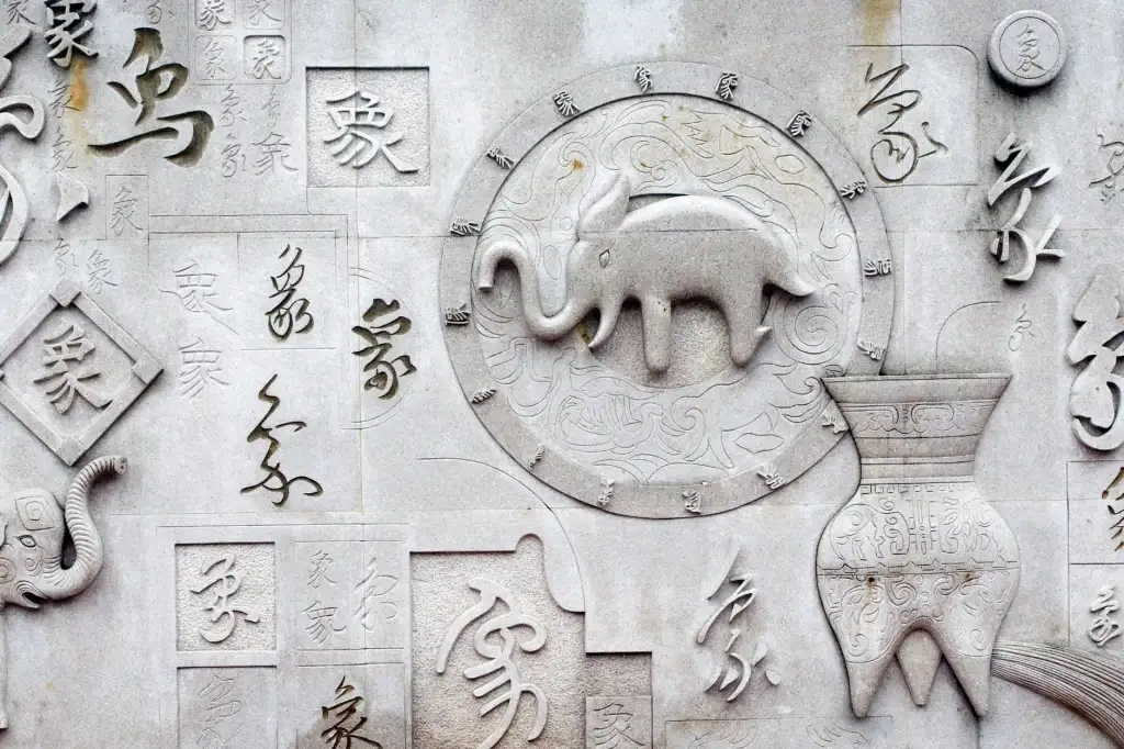 2024年休闲运动鞋批发市场趋势：板鞋与帆布鞋如何成为零售增长新引擎