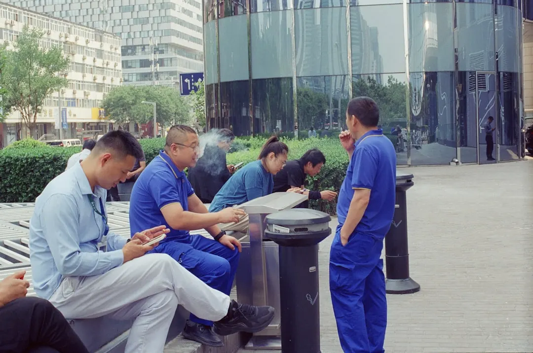 休闲运动鞋批发选品指南：如何为零售店铺匹配潮流款式与稳定货源