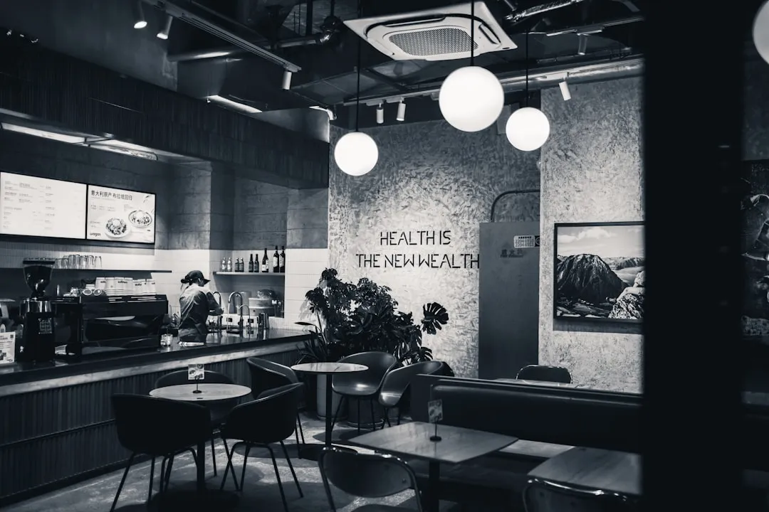 板鞋与帆布鞋生产工艺差异对比及品质管控要点