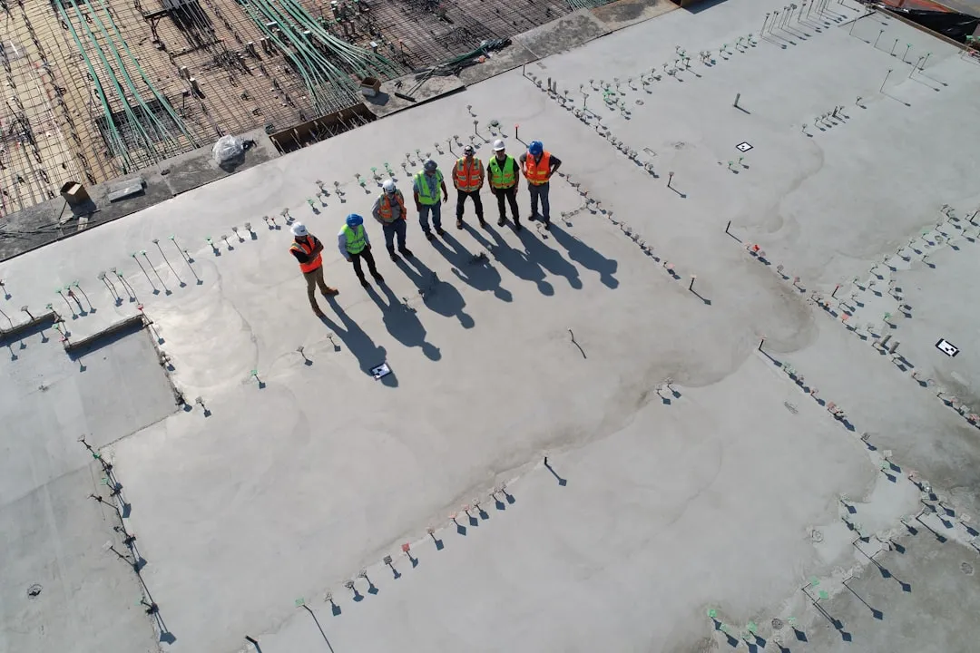 2025年休闲鞋市场趋势分析：运动鞋与板鞋批发商如何把握年轻消费需求