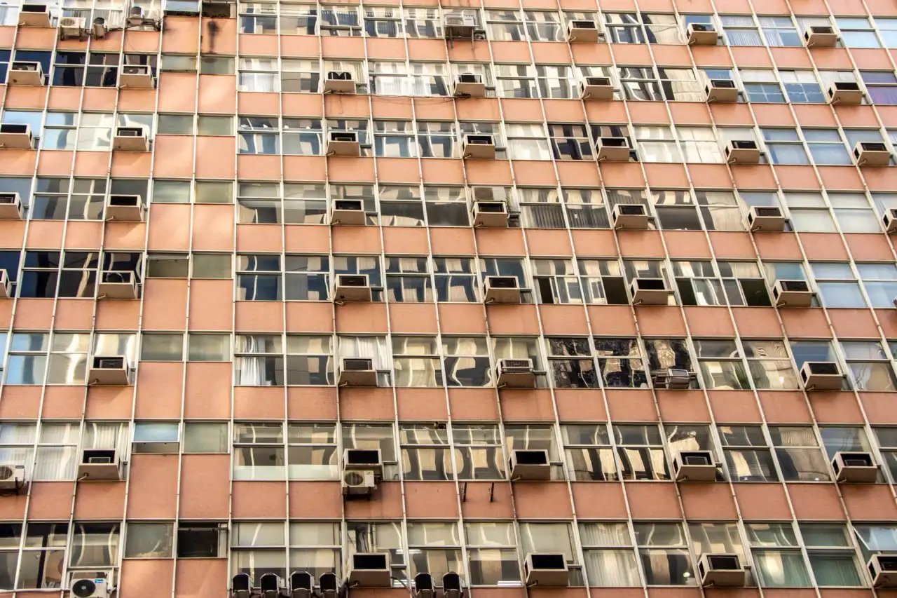板鞋与帆布鞋采购对比分析：材质、工艺及终端市场适配建议